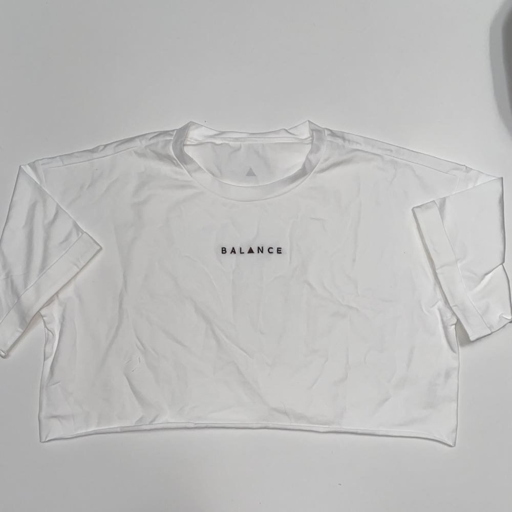 cropped workout shirt